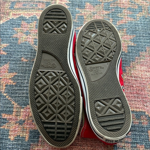 Men’s 10.5 Red High Top Sneakers - Picture 5 of 9